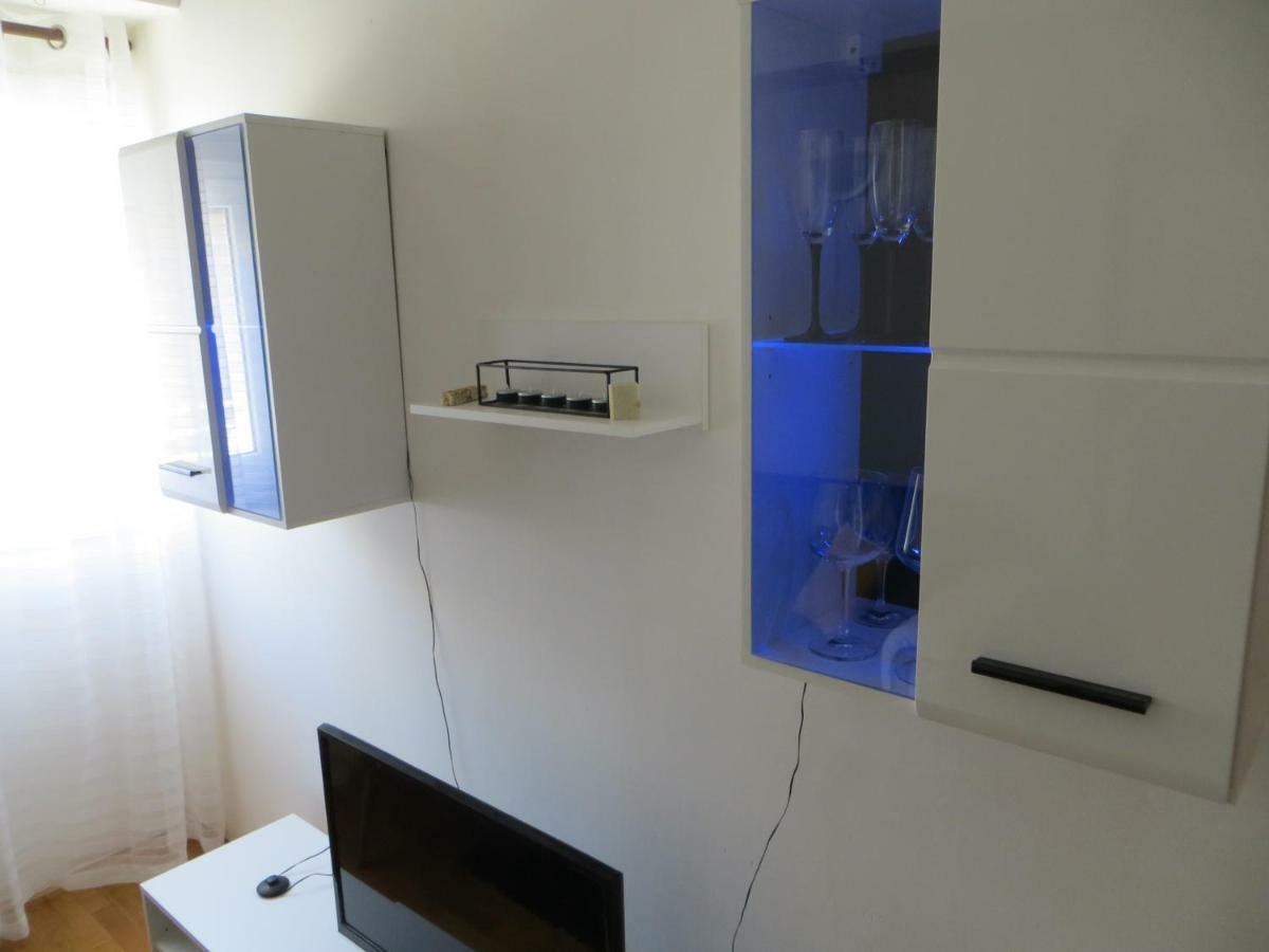 Apartment Milena Омиш Экстерьер фото